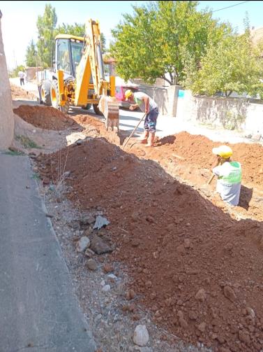 Doğal gaz çalışmaları ana okulu alt yolundan  devam etmektedir.